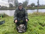 Gert Jansen wint in nat Giethoorn